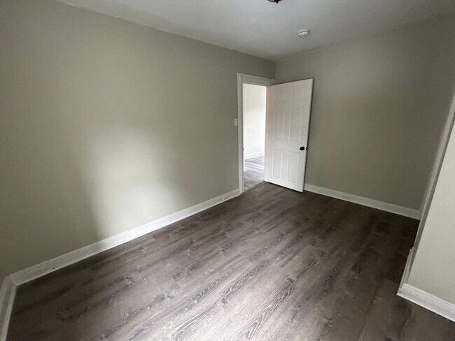 Building Photo - 512 W Orange St