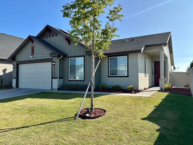 Building Photo - Luxury 3 Bedroom, 2 Bath Home with Granite Kitchen & Fenced Yard