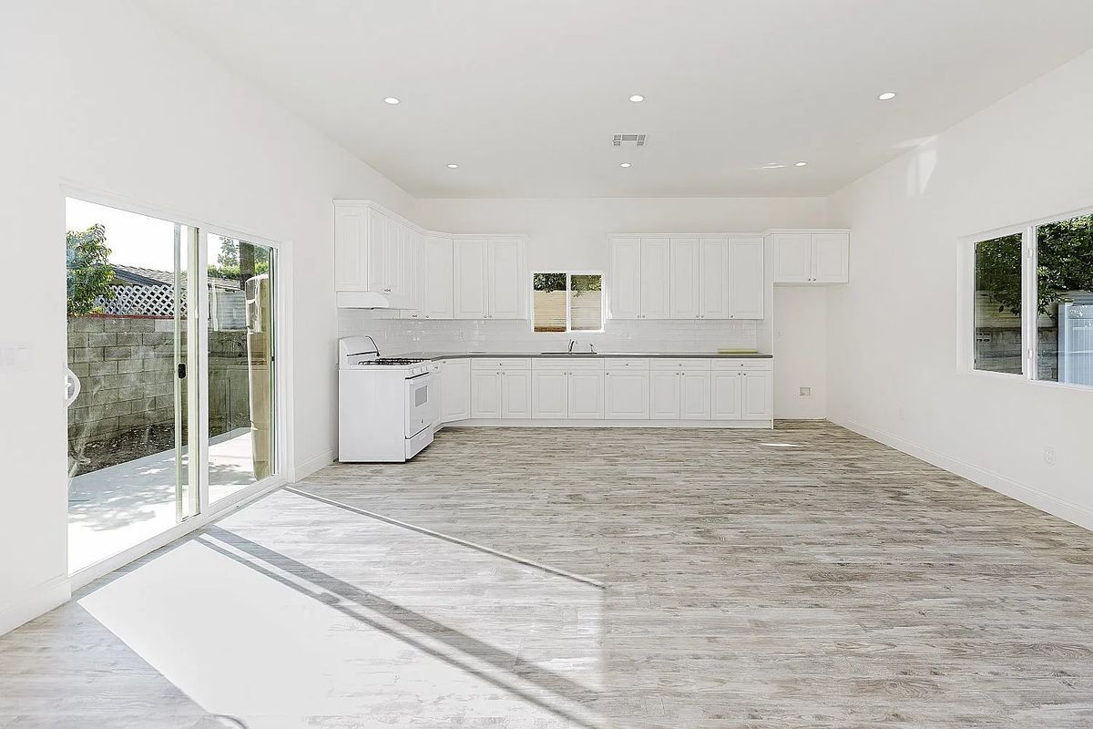 Building Photo - 9958 Marklein Ave