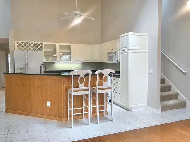 Building Photo - 3203 St James Dr SE