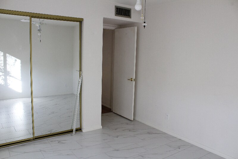 Building Photo - 10034 N 33rd Ave