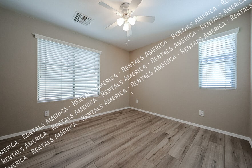 Building Photo - 2472 E Boston St