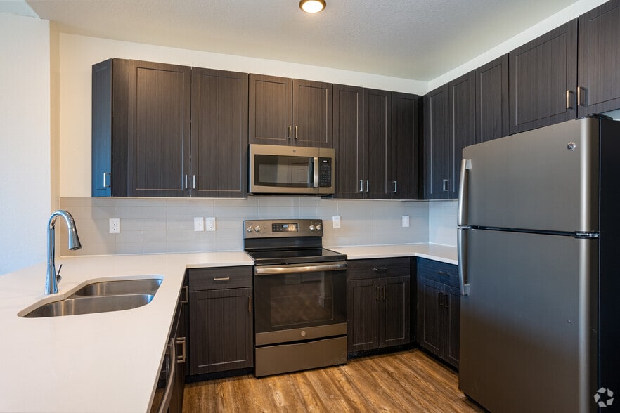 Primary Photo - Auburn Brook