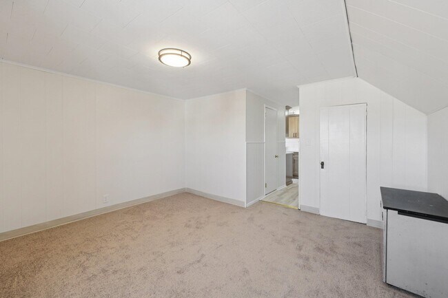 Building Photo - 153 Banta Ave