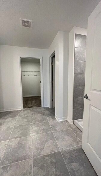 Building Photo - 409 Three Oaks Dr