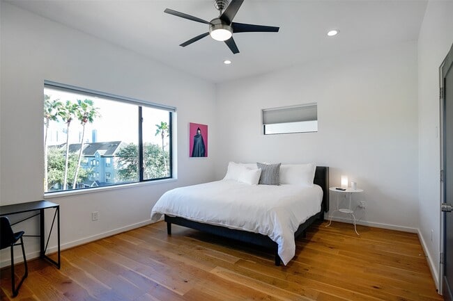 Building Photo - 511 Memorial Heights Dr