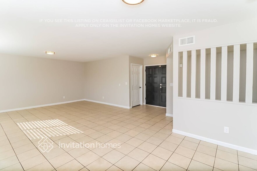 Building Photo - 4709 W Paradise Ln