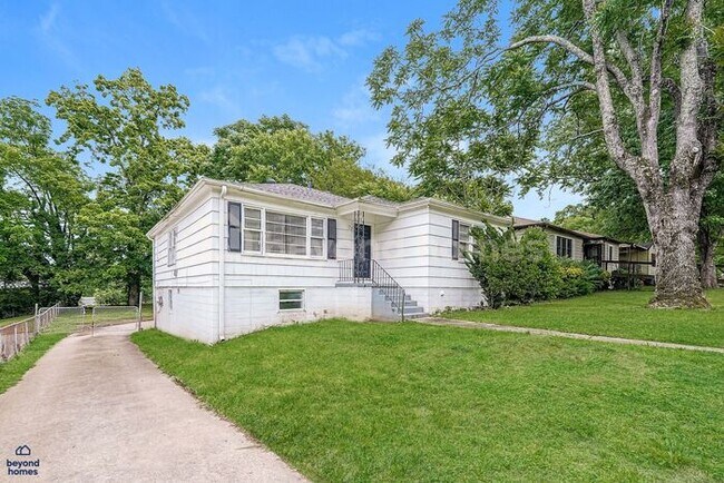 Building Photo - Ready to love where you live? 3 Bed 1 Bath Home Ready for You!