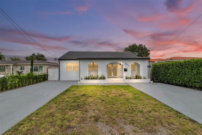 Building Photo - 6470 SW 27th St