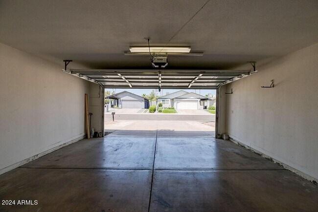 Building Photo - 917 N 87th Pl