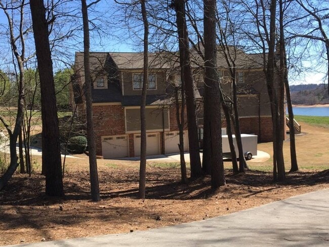 Building Photo - Fully Renovated Cottage with Lake Views in Gainesville