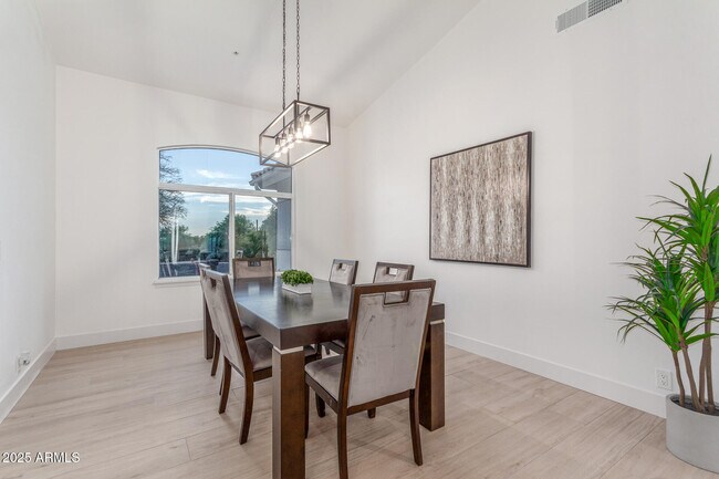 Building Photo - 8156 E Questa Rd