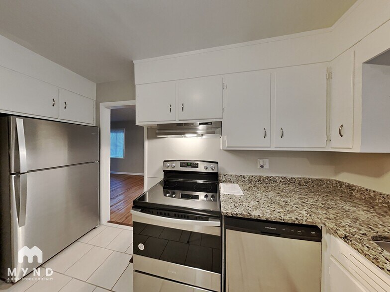 Building Photo - 452 Burgundy Rd