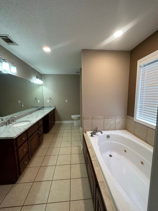 Building Photo - Briarhill Acres