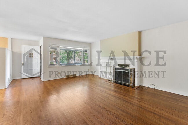 Building Photo - 1014 N Yale Ave