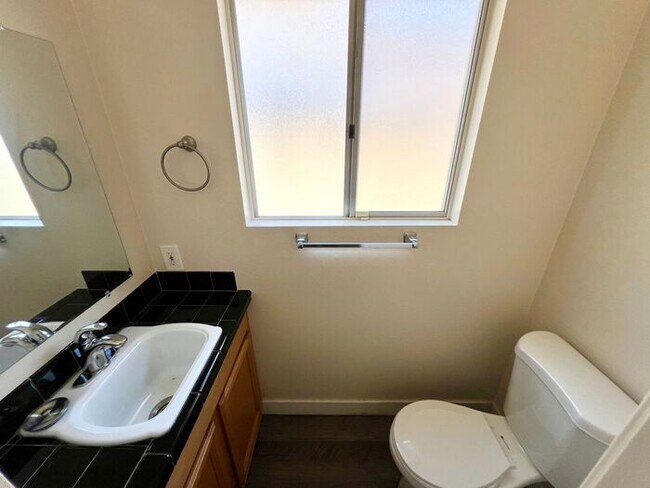 Building Photo - Welcome to your new home in the heart of Pacific Beach!