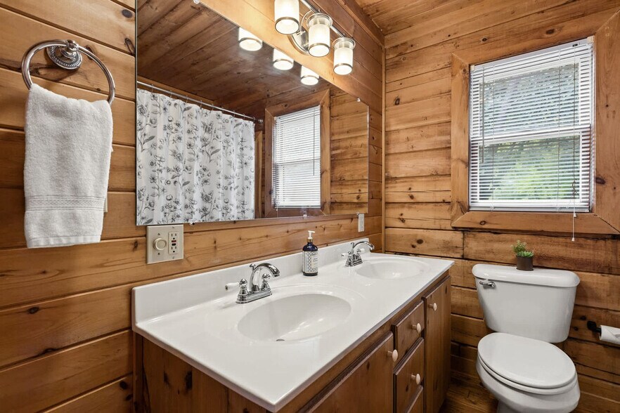 Building Photo - 120 Hummingbird Way