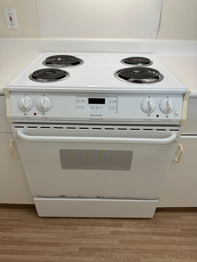 Building Photo - 1450 Young St