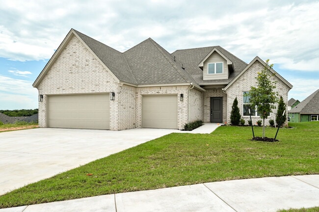 Building Photo - 6024 Kinnick Dr