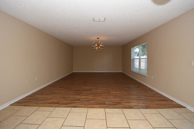 Building Photo - 27 Riverdale Ln