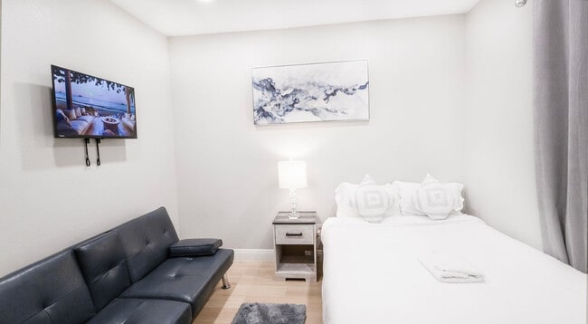 Building Photo - 1059 Gillespie Dr