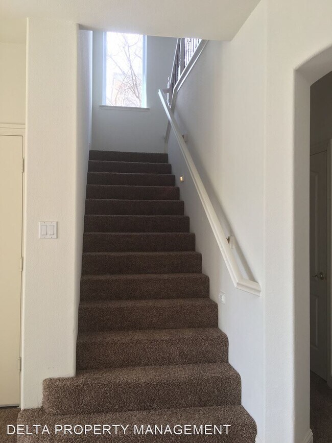 Building Photo - 4 br, 3 bath House - 2221 Serena Ave