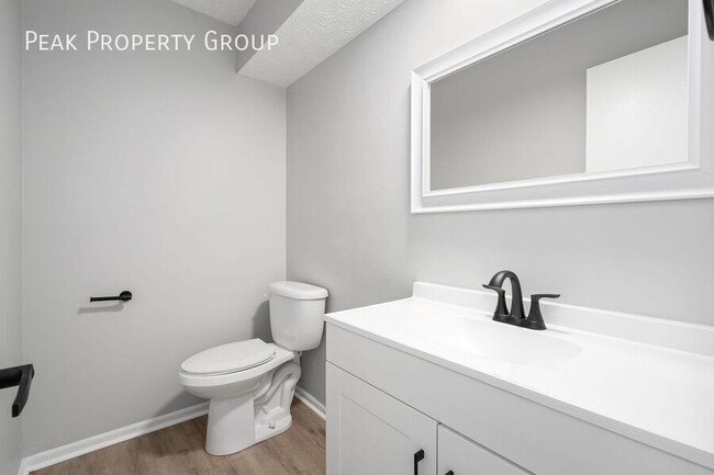 Building Photo - Available Now! Newly Renovated Townhomes L...