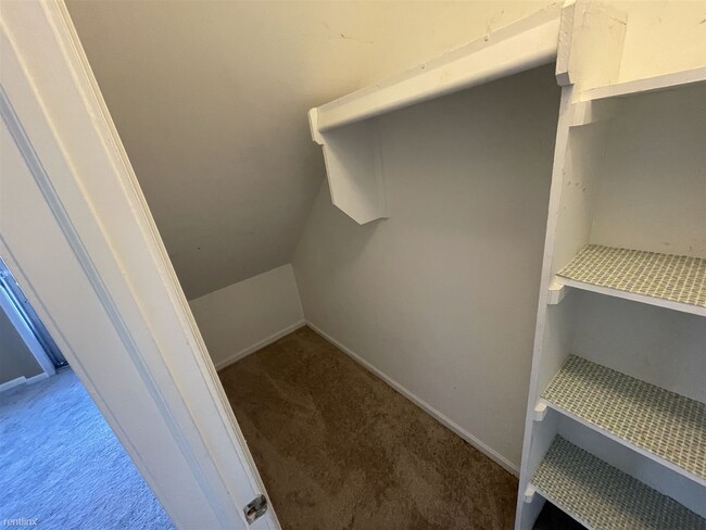 Building Photo - 2 br, 1 bath Condo - Martin Orchards Condo...