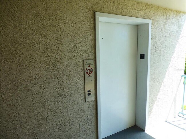 Building Photo - 5557 Sea Forest Dr