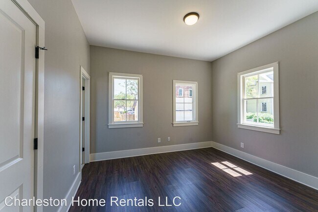 Building Photo - 28 Aiken St