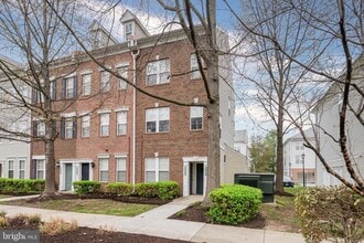 Building Photo - 42461 Rockrose Square