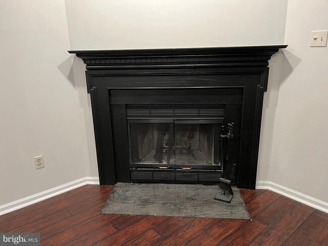 Building Photo - 32 Wyckwood Ct