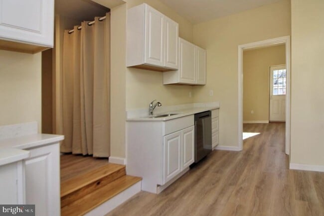 Building Photo - 629 Mineral Ave