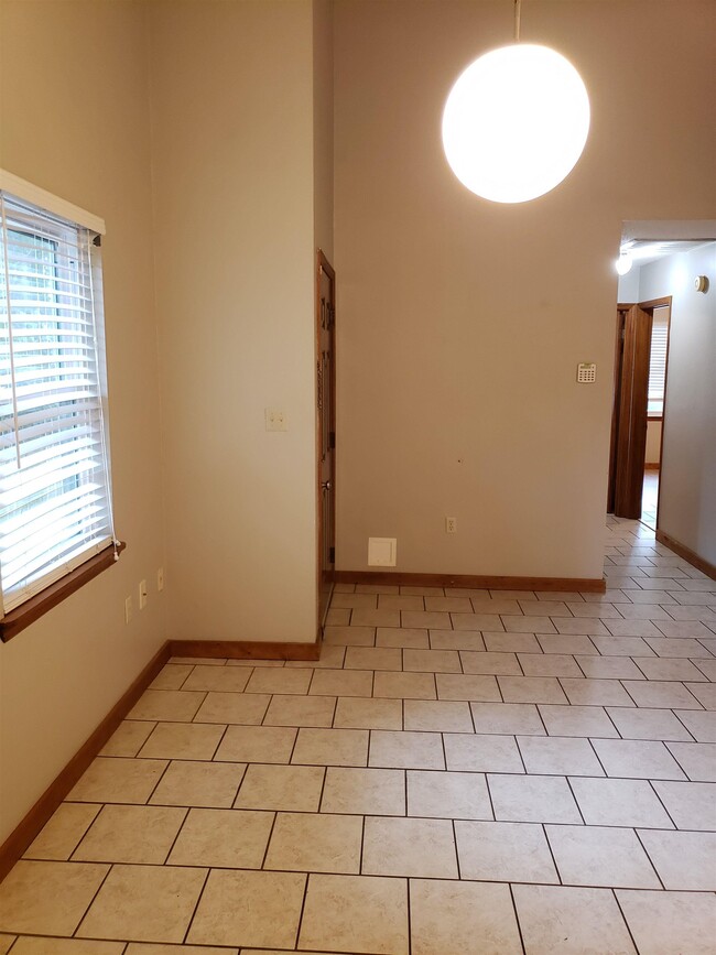Building Photo - 441 Cactus St