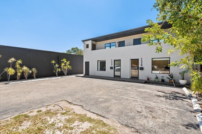 Building Photo - 1339 Ave