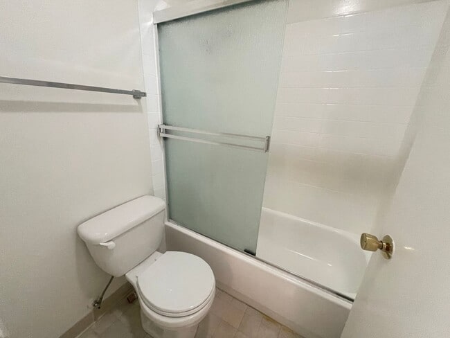 Building Photo - 1BD/1BA CONDO AVAILABLE AT WATERGATE COMPLEX!!!