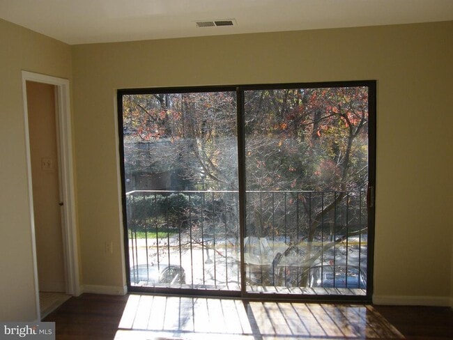 Building Photo - 10865 Deborah Dr