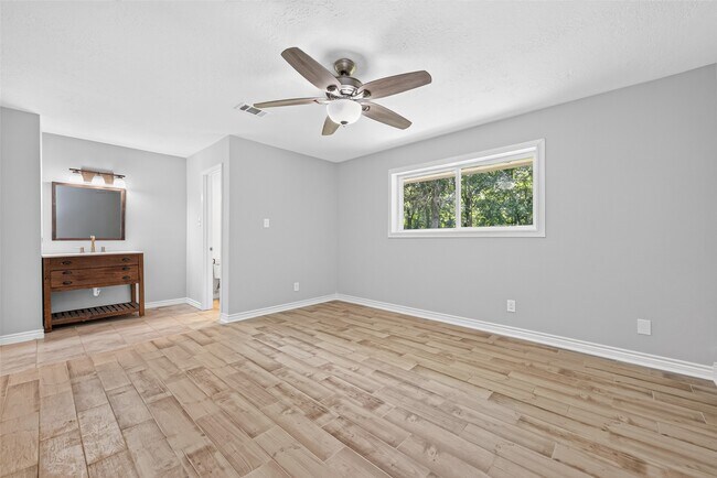 Building Photo - 18747 Woodridge Dr