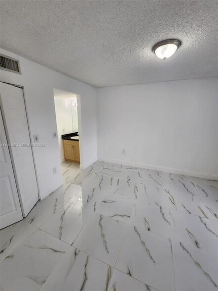 Building Photo - 9845 Nob Hill Ct