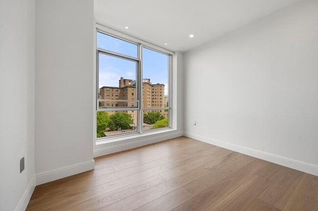 Building Photo - 700 Harrison Ave