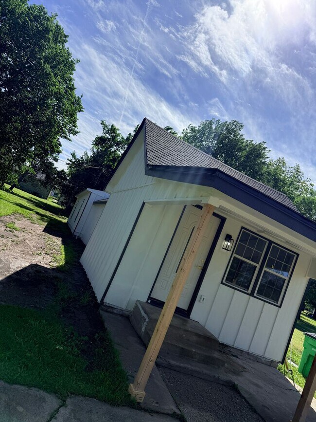 Building Photo - Cute 2 bedroom home in Prague!