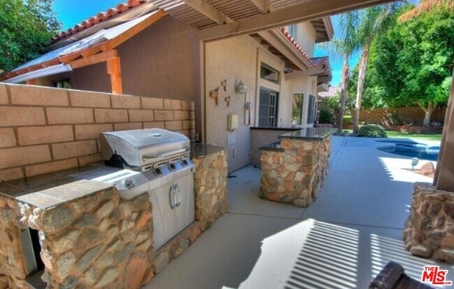 Building Photo - 78920 Skyward Way