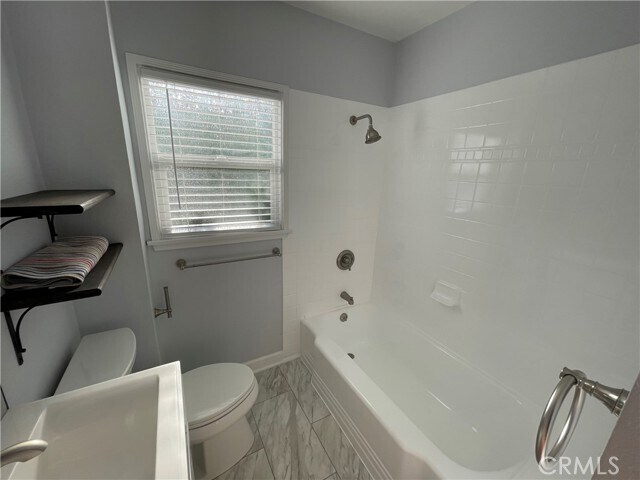 Building Photo - 4447 E 14th St