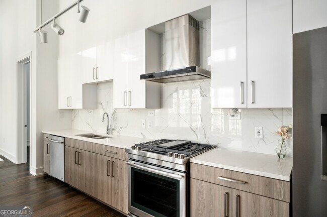 Building Photo - 775 Juniper St NE