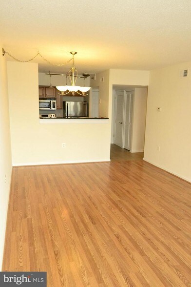 Building Photo - 1001 N Randolph St