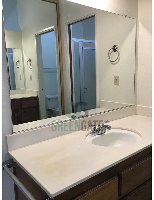 Building Photo - 941 Claremont Ct