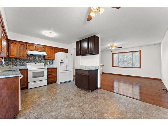 Building Photo - 13753 Glenhurst Ave