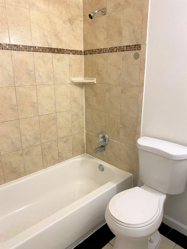 Building Photo - 715 SW 14th Ave