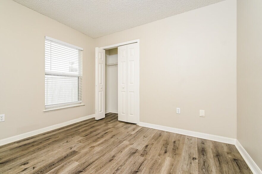 Building Photo - 12913 Brookcrest Pl