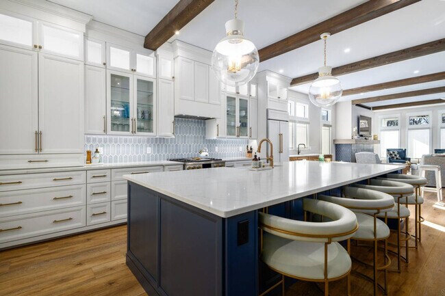 Building Photo - 1112 N St Peter St